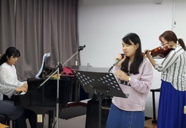 敬拜讚美詩歌司琴法中階