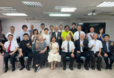 校友畢典獻詩和餐敘